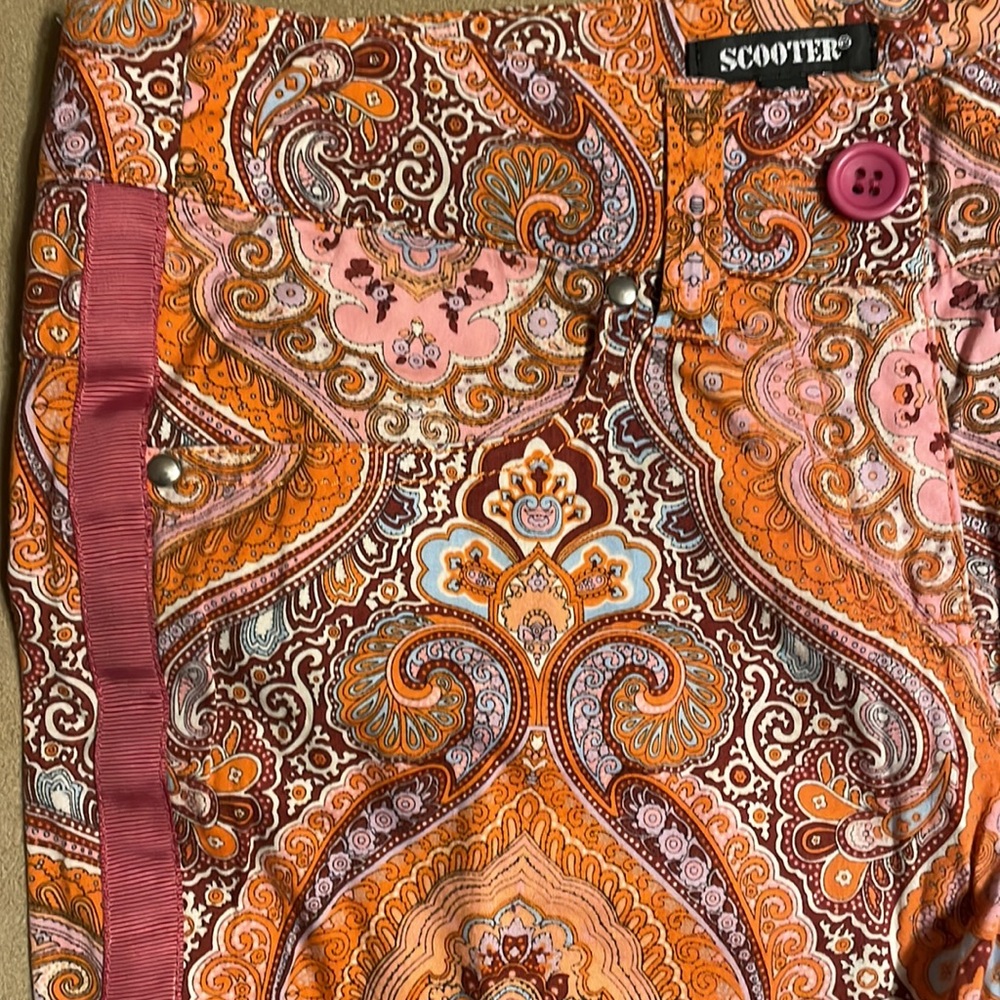 Fabulouse tuxedo style paisley light pants from Germany